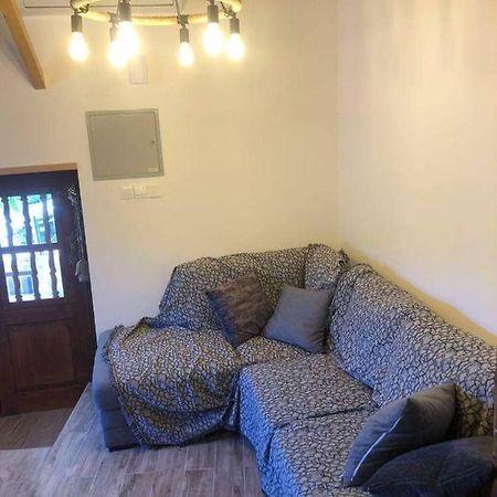 To Spiti Tou Faliari Platanistasa 外观 照片