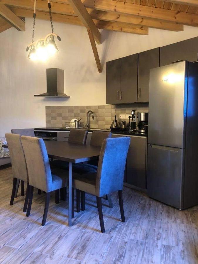 To Spiti Tou Faliari Platanistasa 外观 照片