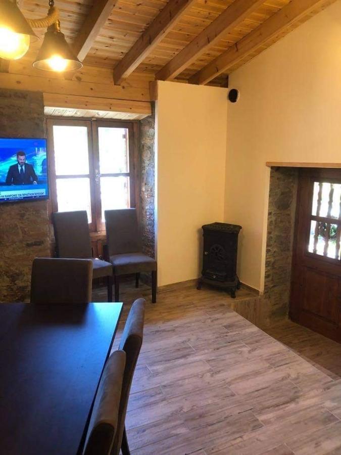 To Spiti Tou Faliari Platanistasa 外观 照片